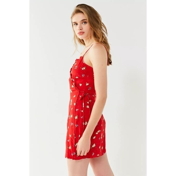 UO x Wrangler Delilah Ruffle Wrap Dress - Picture 2 of 10